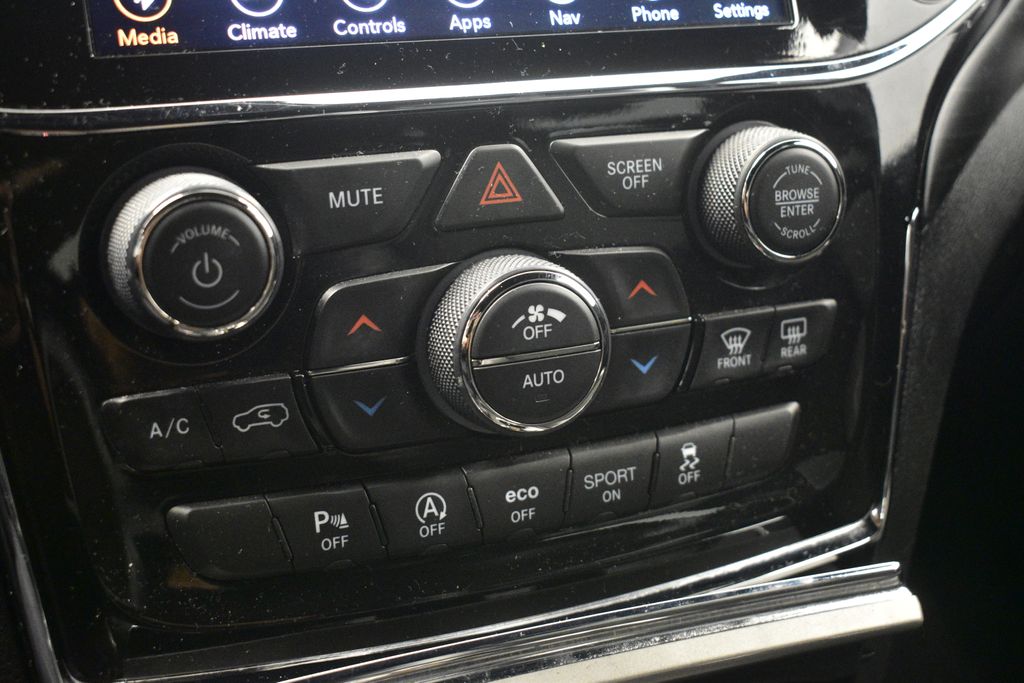 Thumbnail: 2021 Jeep Grand Cherokee - 33