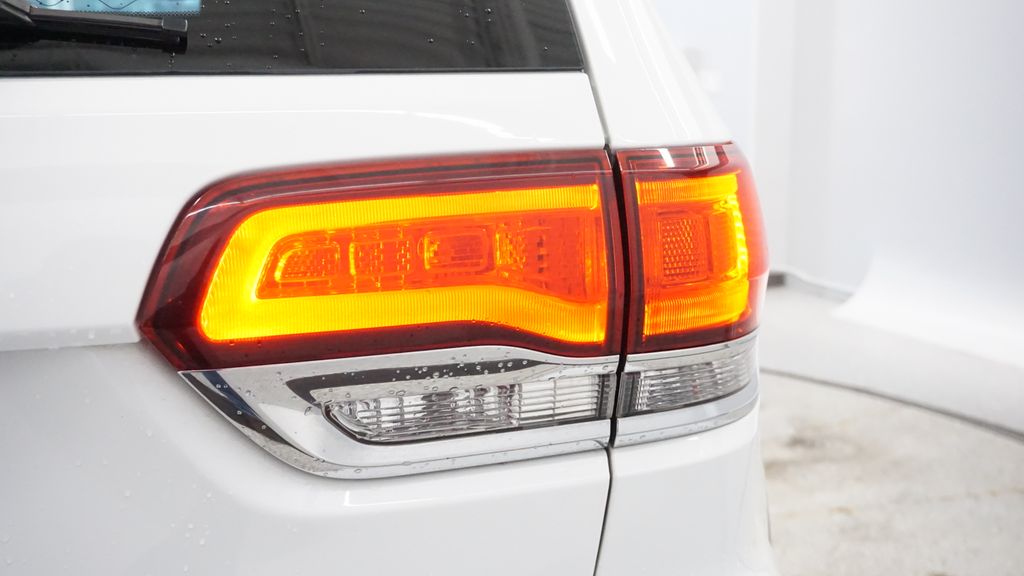 Thumbnail: 2021 Jeep Grand Cherokee - 21