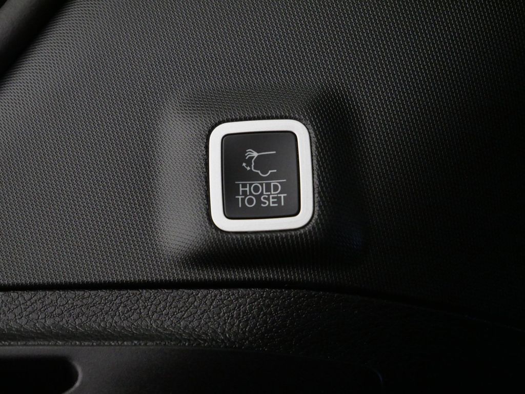 Thumbnail: 2025 Jeep Grand Cherokee - 16