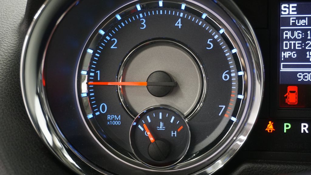 Thumbnail: 2014 Chrysler Town & Country - 45