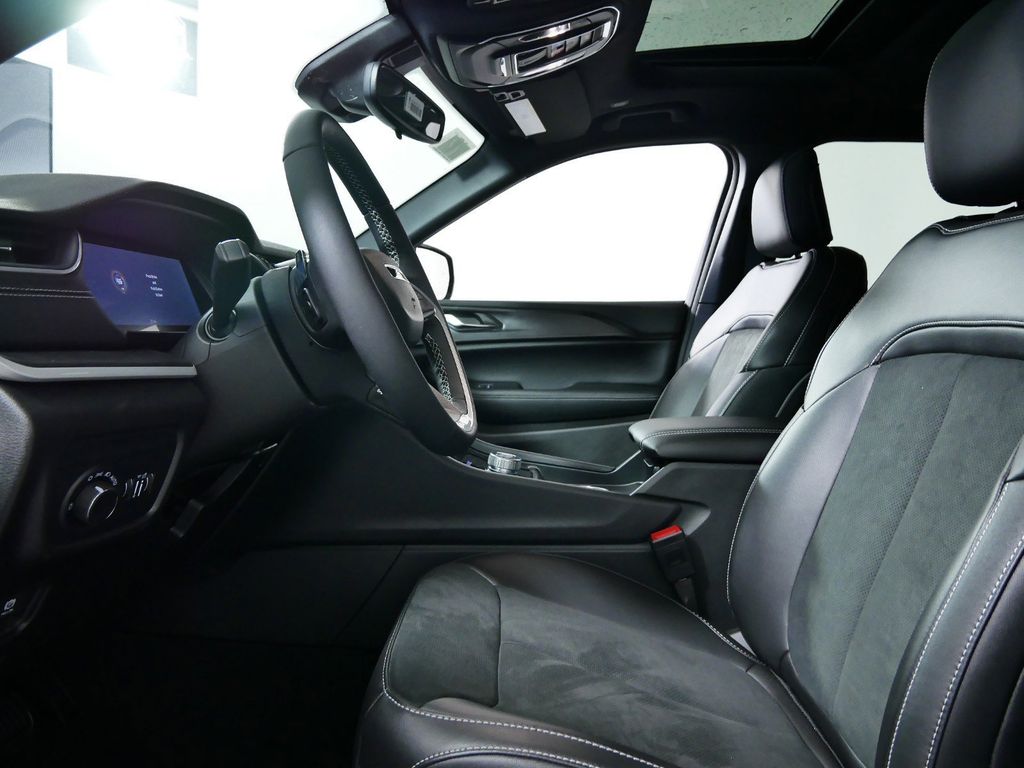 Thumbnail: 2025 Jeep Grand Cherokee L - 30