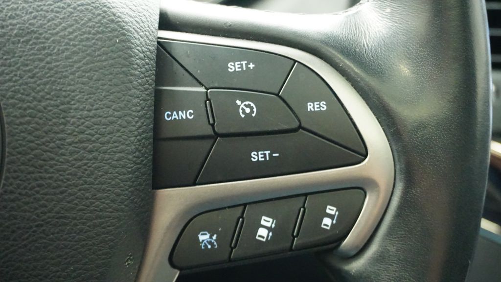 Thumbnail: 2020 Jeep Grand Cherokee - 37