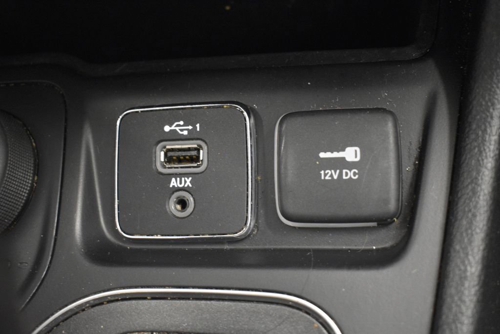 Thumbnail: 2019 Jeep Cherokee - 38