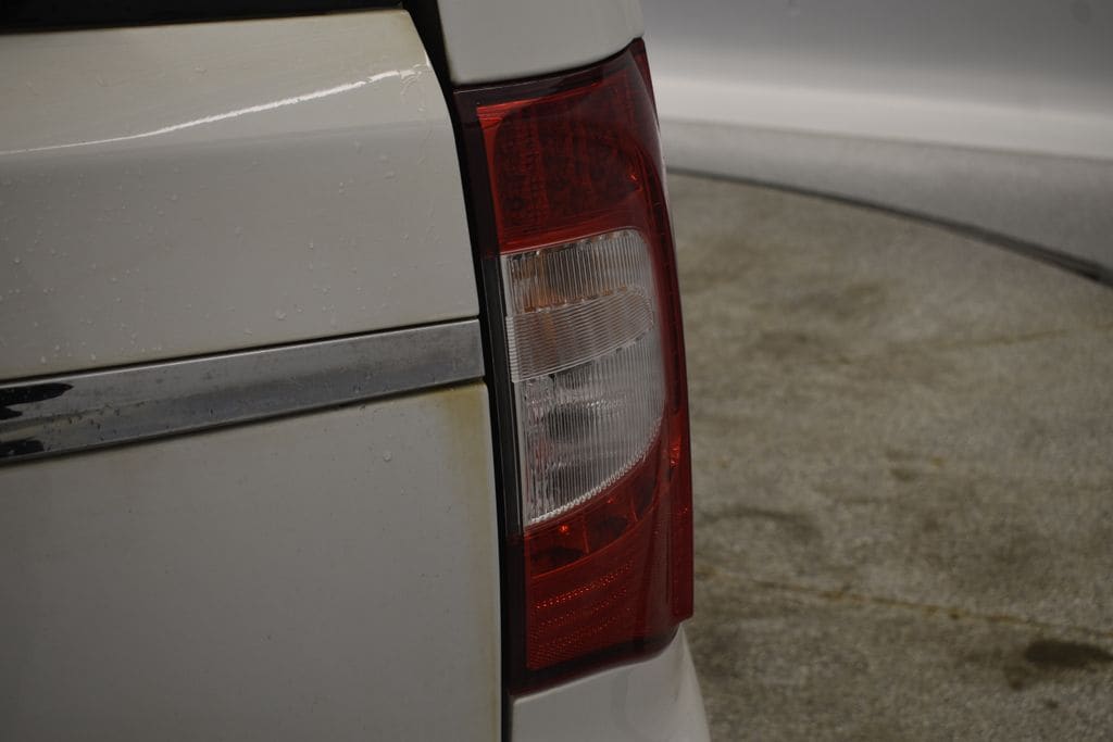 Thumbnail: 2015 Chrysler Town & Country - 16