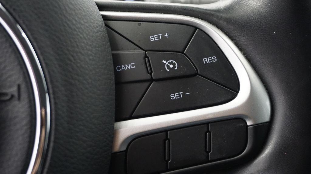 Thumbnail: 2018 Jeep Compass - 41