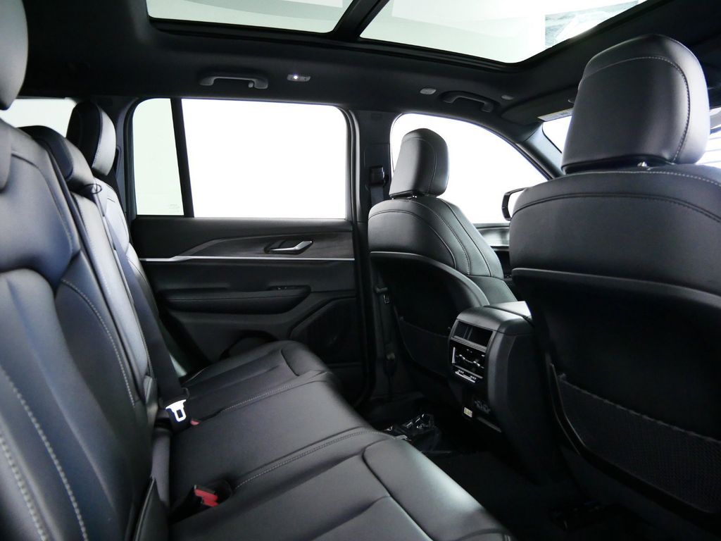 Thumbnail: 2025 Jeep Grand Cherokee - 26