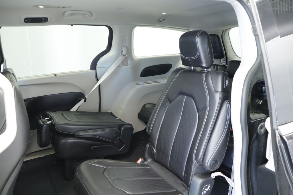 Thumbnail: 2023 Chrysler Pacifica - 20