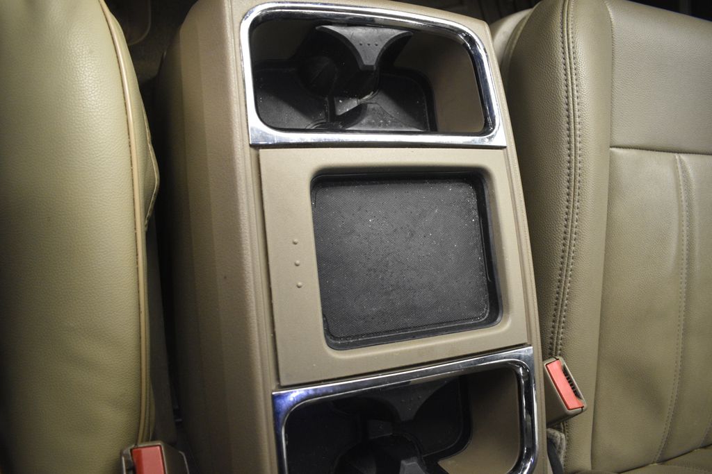 Thumbnail: 2015 Chrysler Town & Country - 51