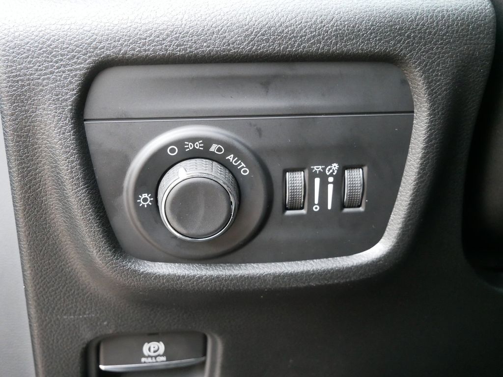 Thumbnail: 2025 Jeep Grand Cherokee L - 38