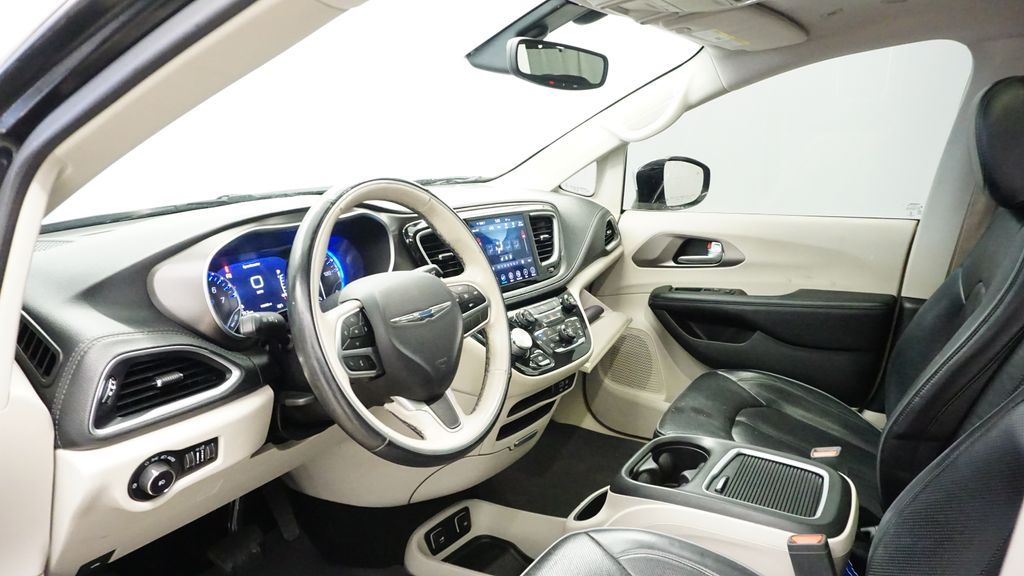 Thumbnail: 2018 Chrysler Pacifica - 22