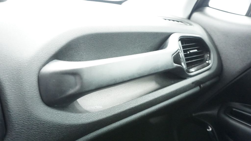 Thumbnail: 2016 Jeep Renegade - 38