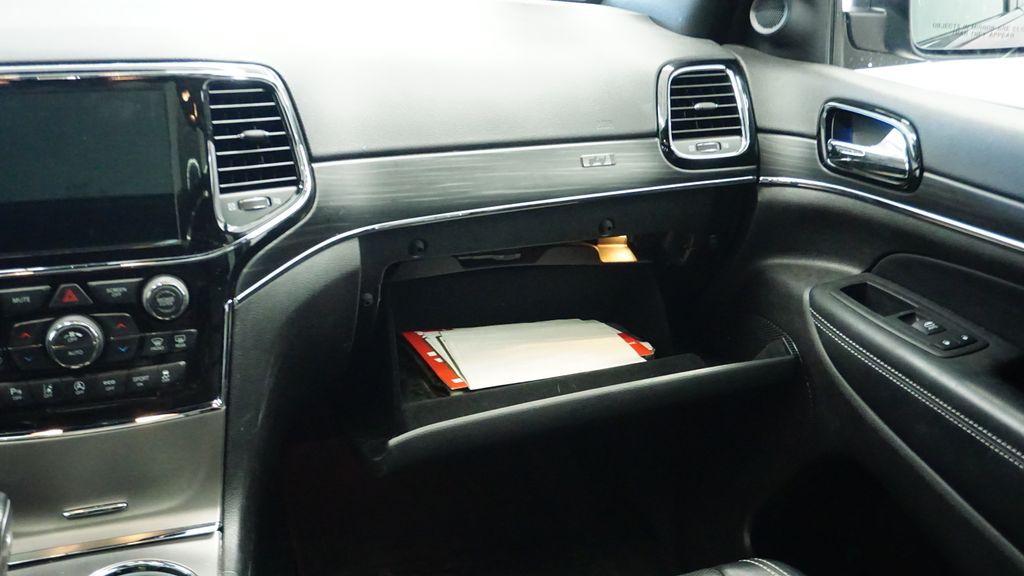 Thumbnail: 2021 Jeep Grand Cherokee - 24