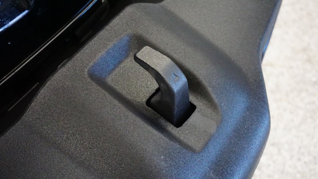 Thumbnail: 2019 Jeep Wrangler - 13