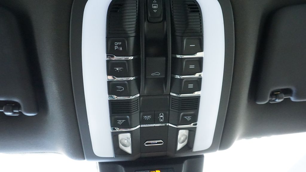 Thumbnail: 2017 Porsche Macan - 36