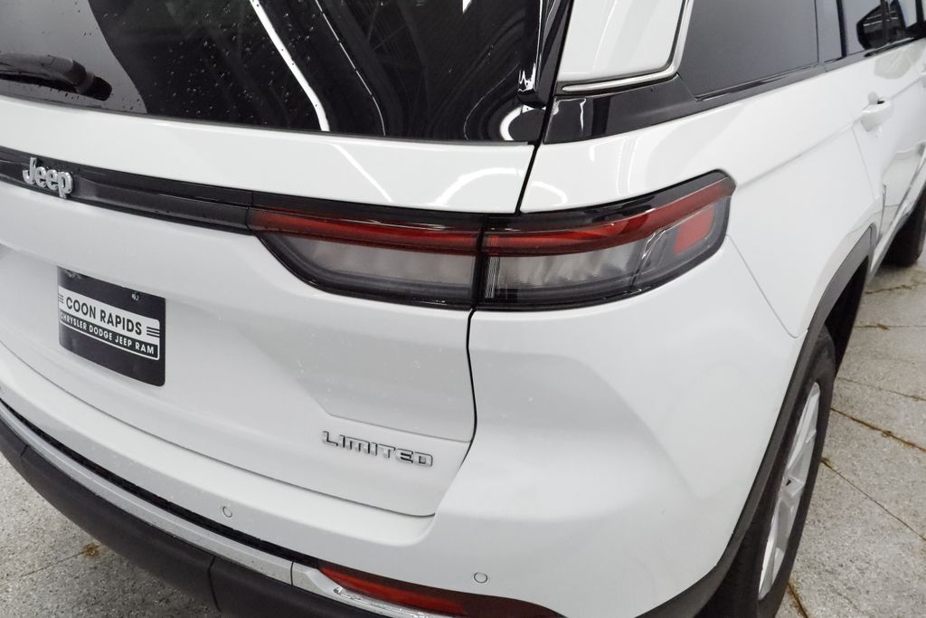 Thumbnail: 2023 Jeep Grand Cherokee - 18