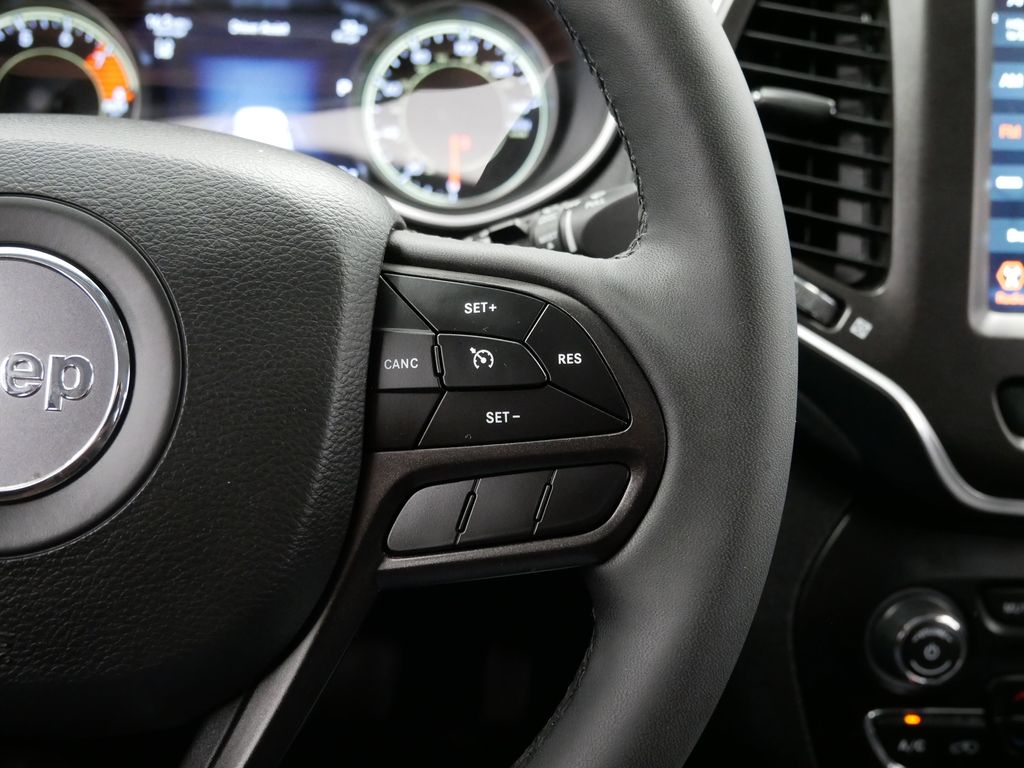 Thumbnail: 2022 Jeep Cherokee - 28