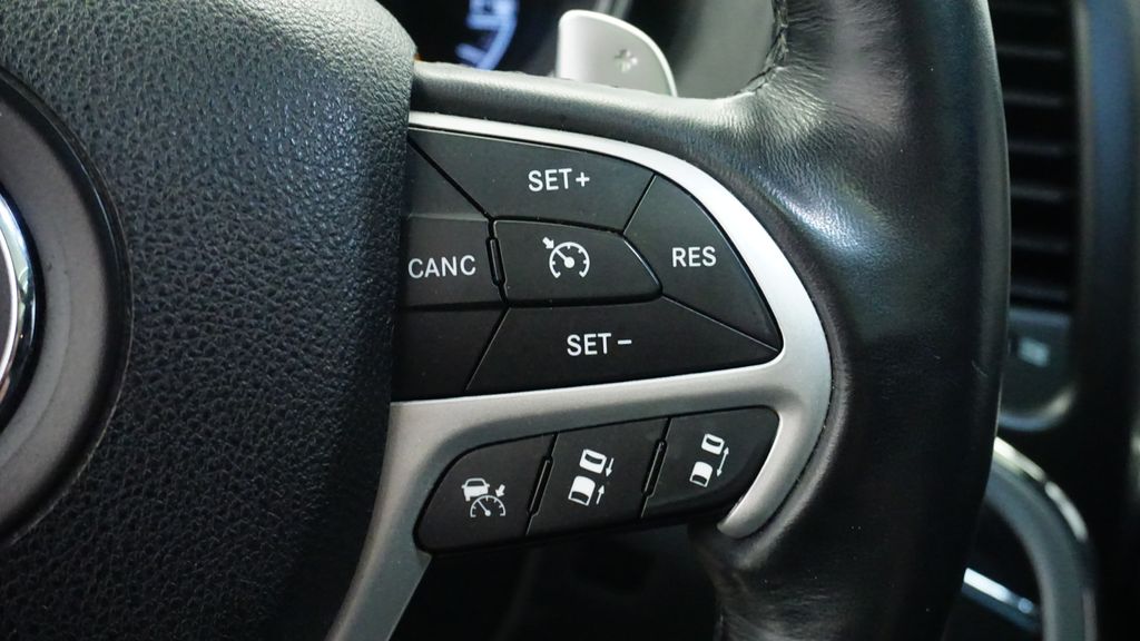 Thumbnail: 2016 Jeep Grand Cherokee - 38