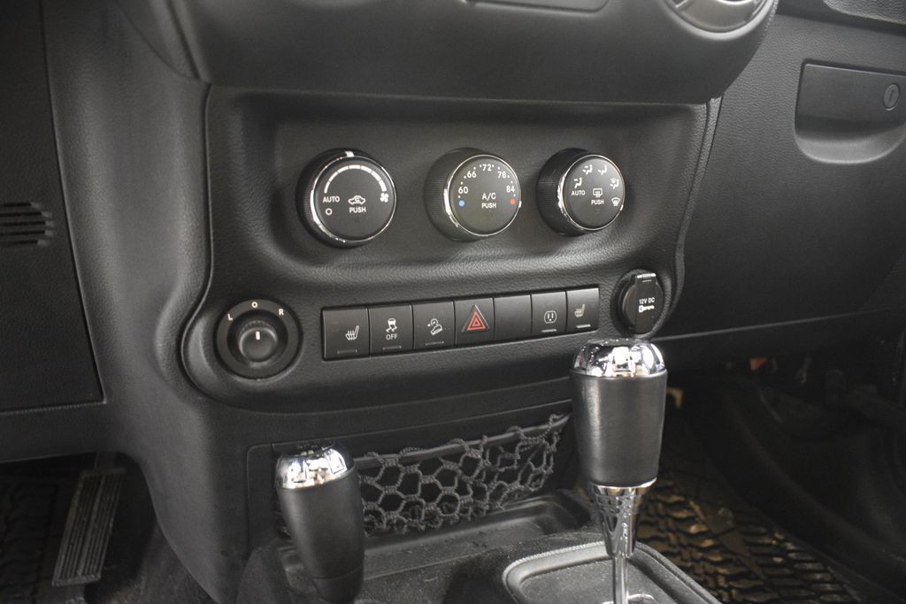 Thumbnail: 2013 Jeep Wrangler - 27