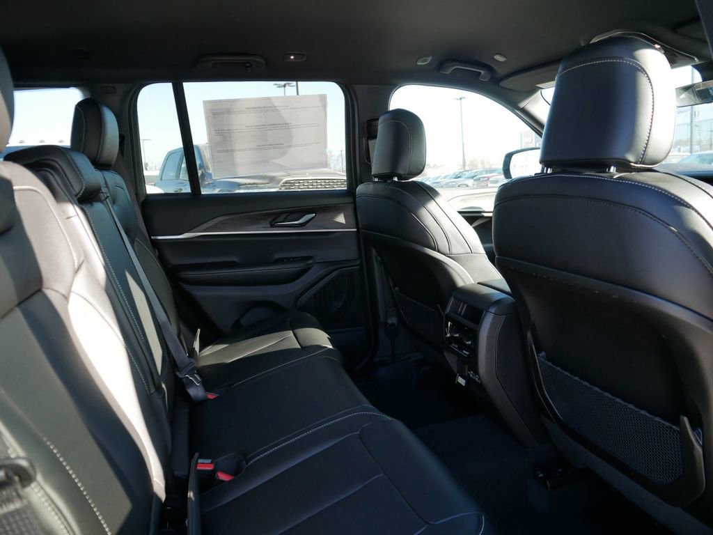 Thumbnail: 2025 Jeep Grand Cherokee - 25