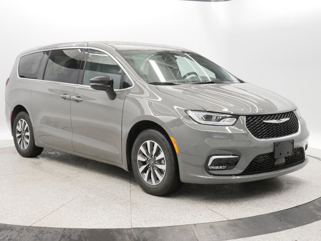 2025 Chrysler Pacifica Hybrid Select 2