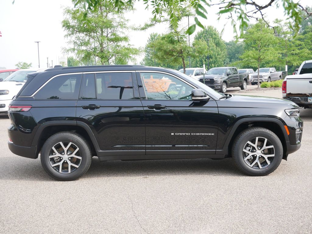 Thumbnail: 2025 Jeep Grand Cherokee - 10