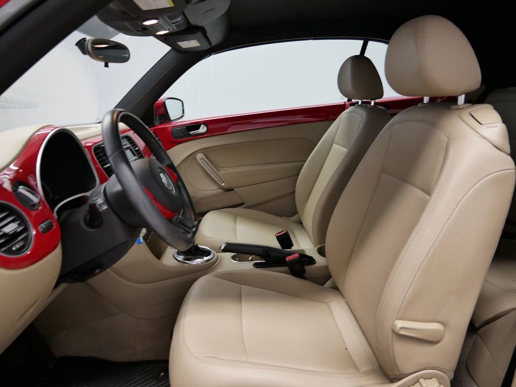 Thumbnail: 2013 Volkswagen Beetle - 22