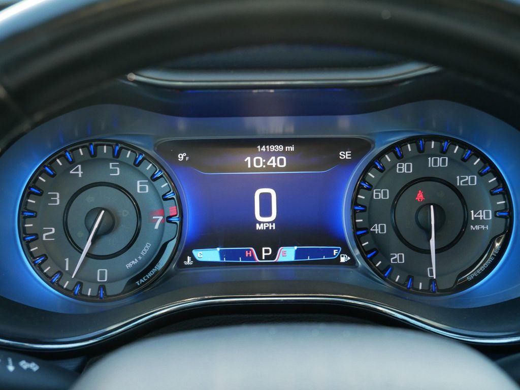 2015 Chrysler 200 S 29
