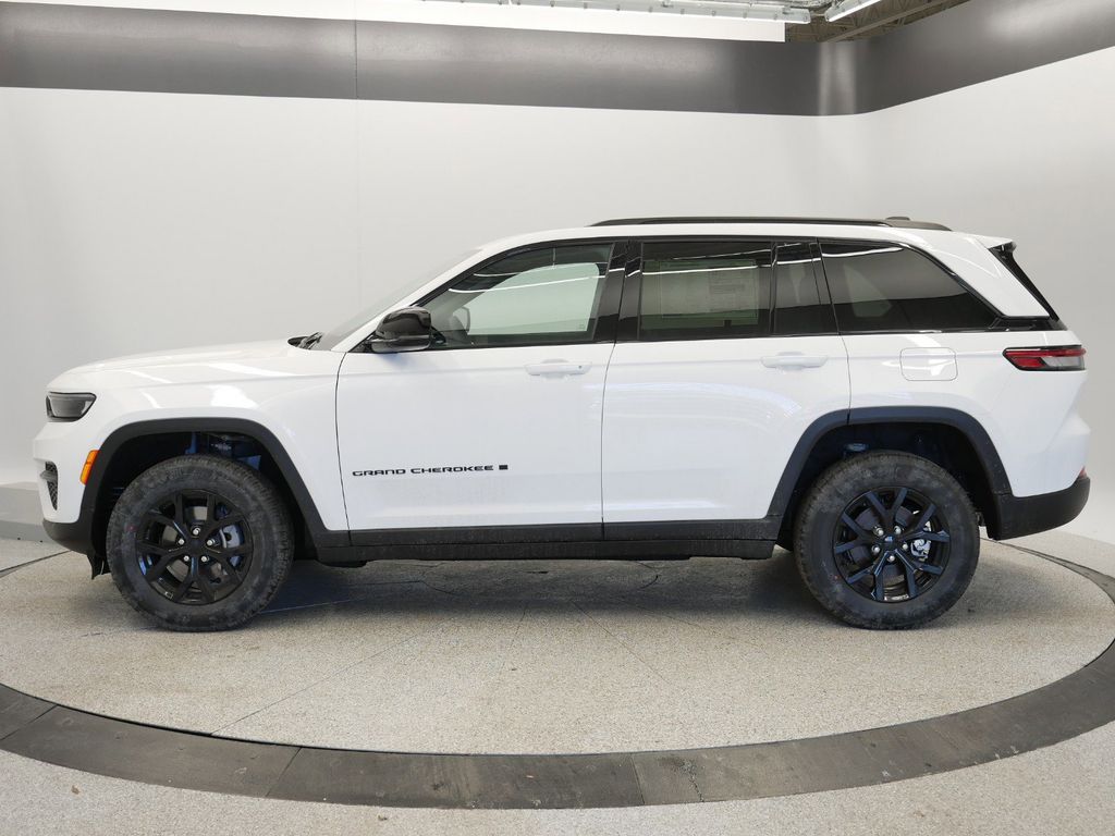 Thumbnail: 2025 Jeep Grand Cherokee - 15