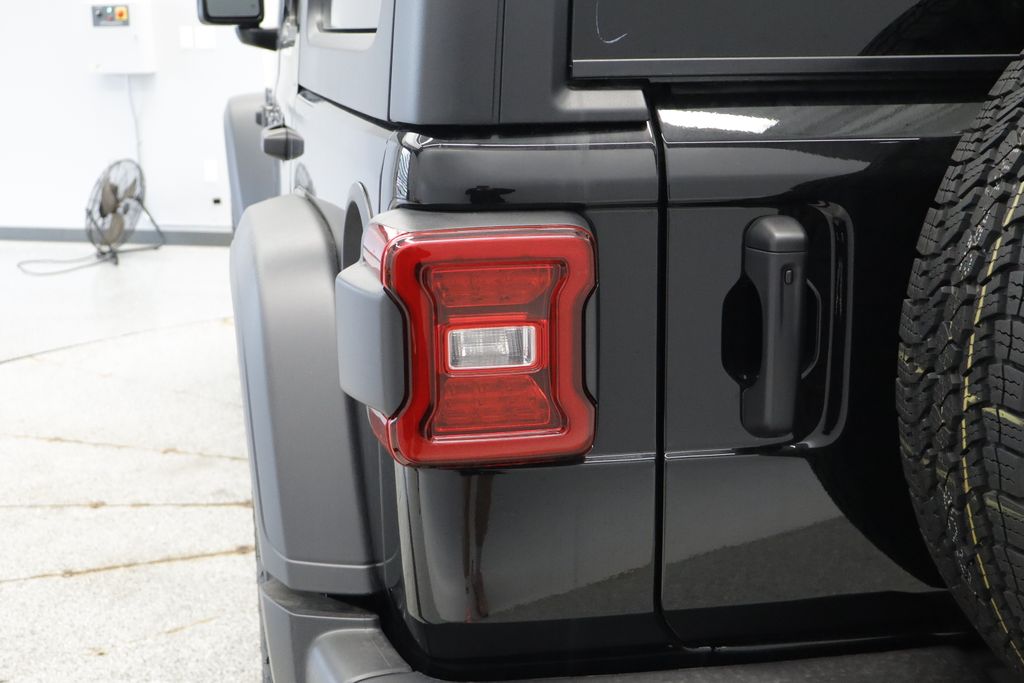 Thumbnail: 2026 Jeep Wrangler - 17