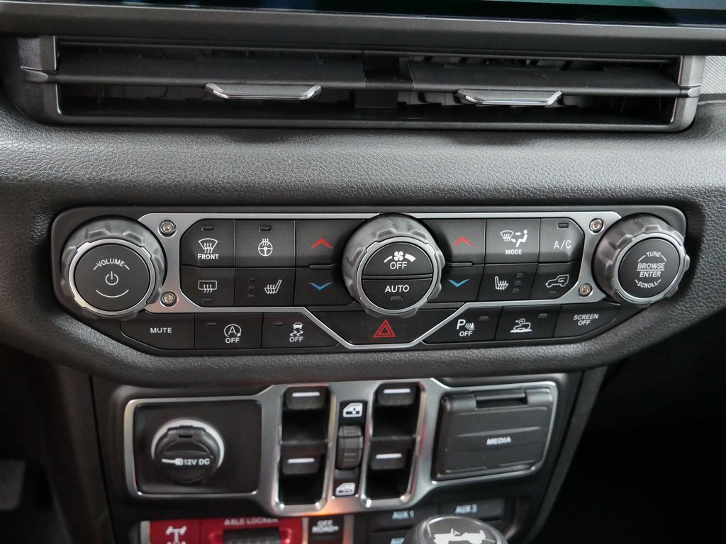 Thumbnail: 2026 Jeep Wrangler - 33