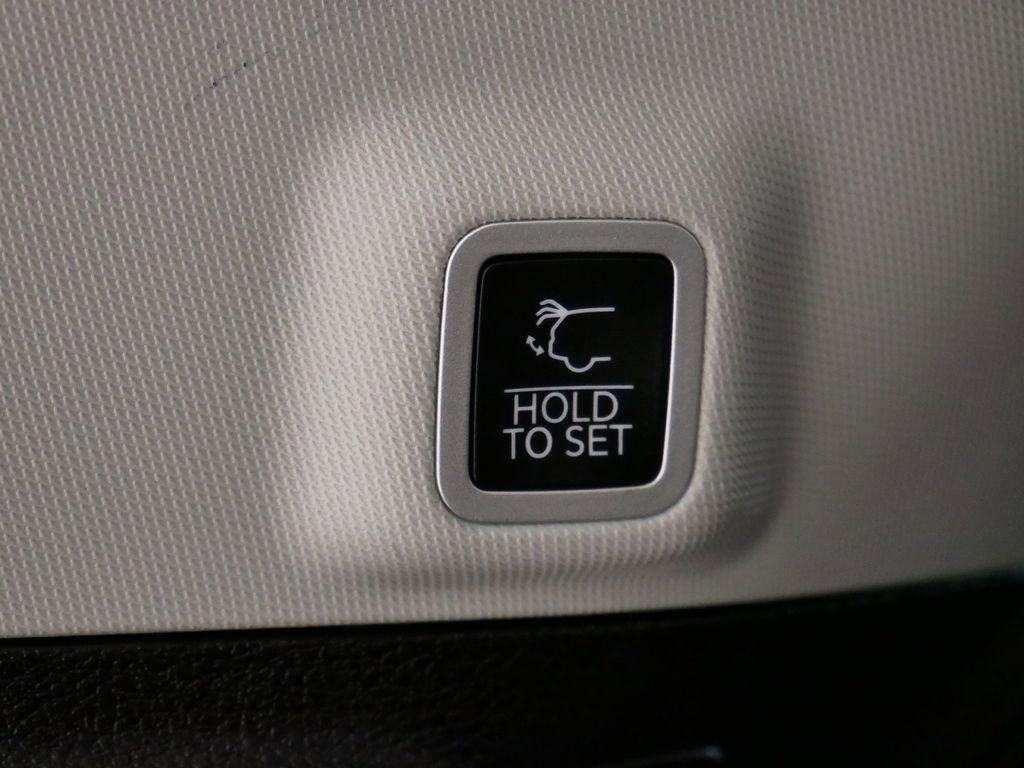 Thumbnail: 2023 Jeep Grand Cherokee - 17