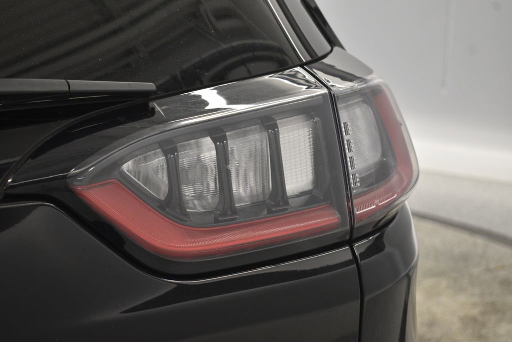 Thumbnail: 2019 Jeep Cherokee - 16