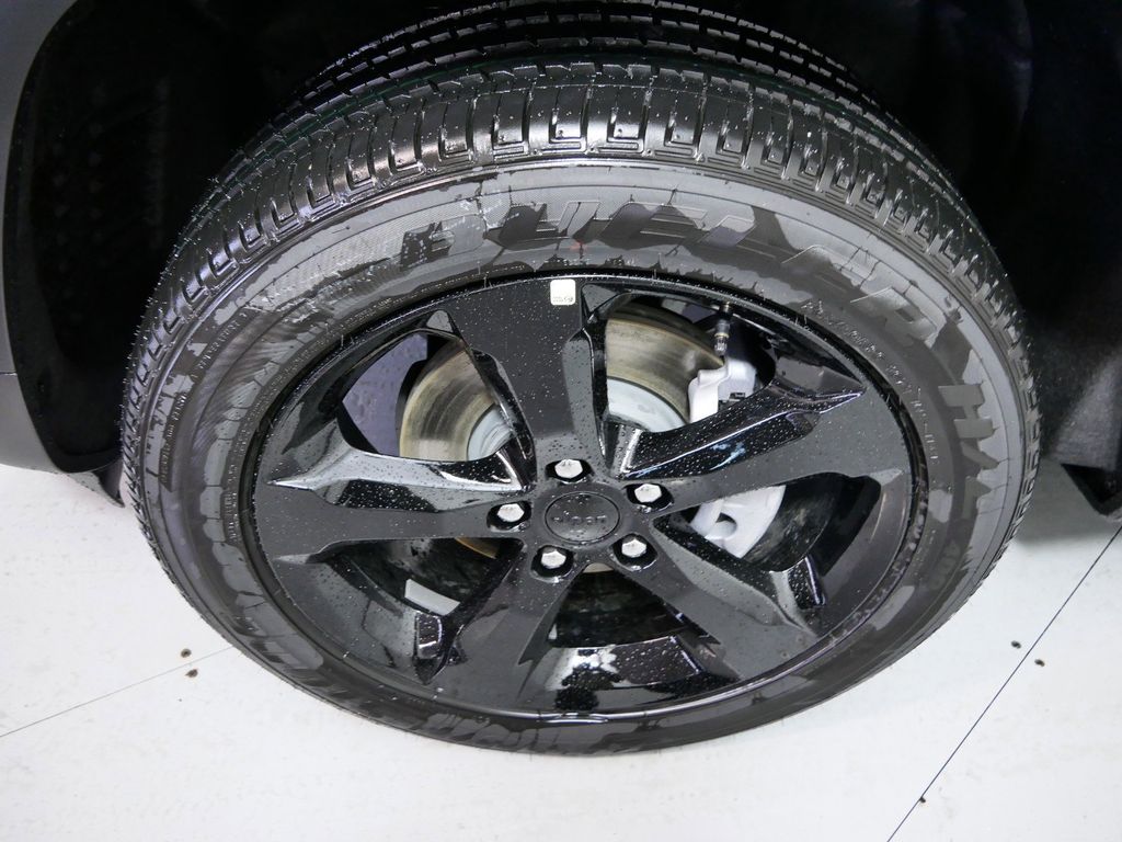 Thumbnail: 2024 Jeep Grand Cherokee - 21