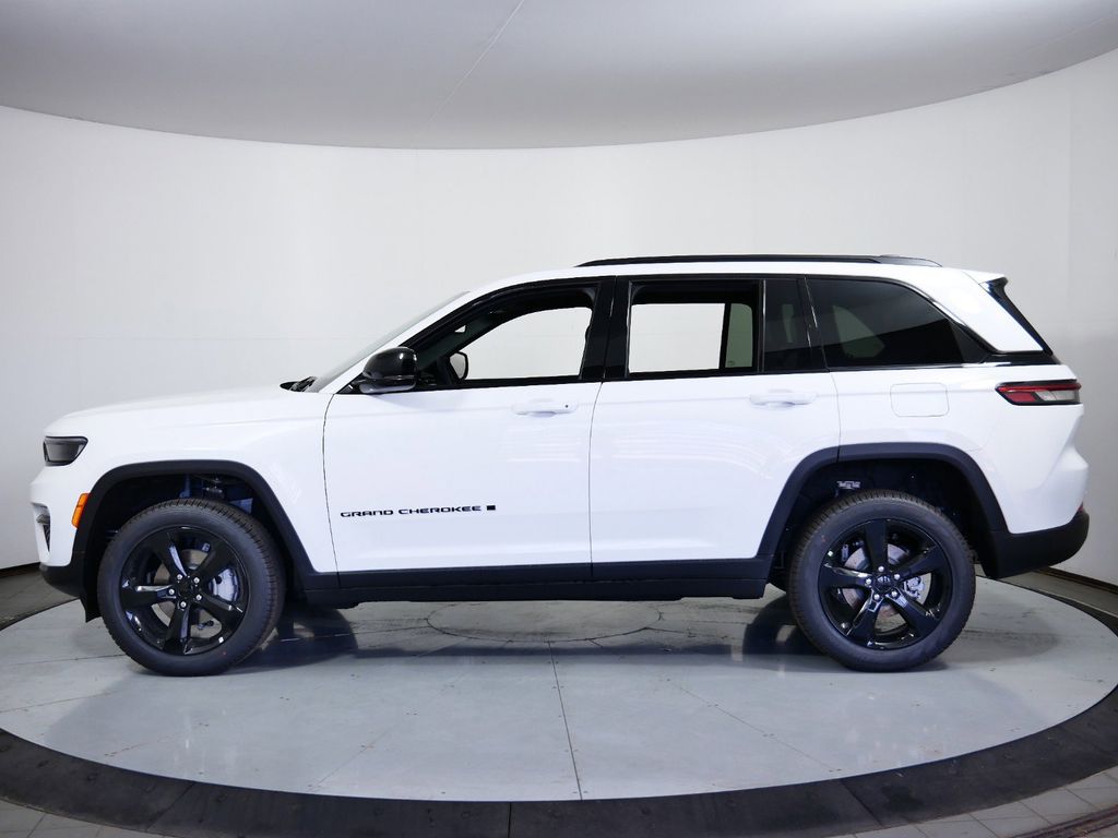 Thumbnail: 2025 Jeep Grand Cherokee - 16