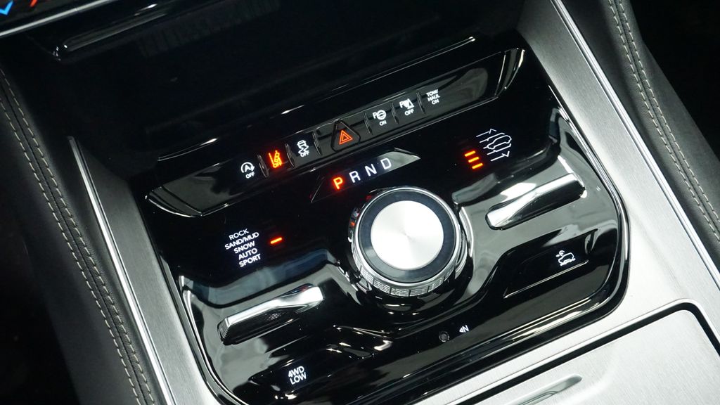 Thumbnail: 2026 Jeep Grand Wagoneer - 29