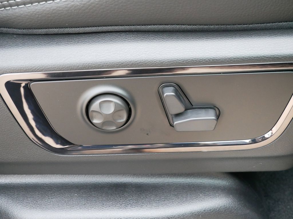 Thumbnail: 2026 RAM 1500 - 25