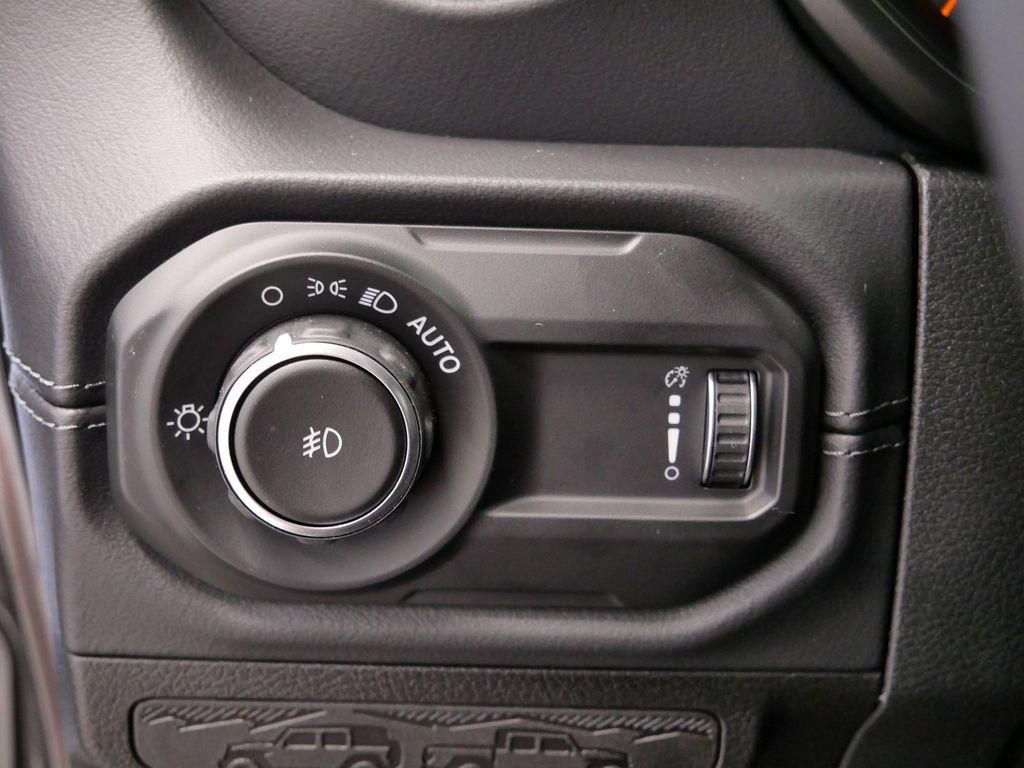 Thumbnail: 2025 Jeep Wrangler - 21