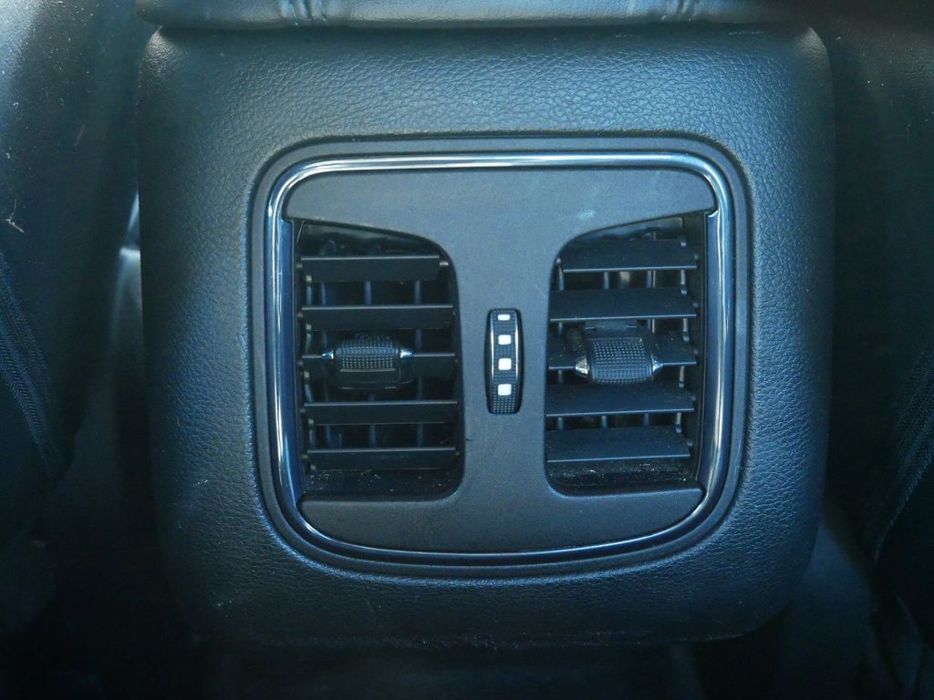 2015 Chrysler 200 S 17