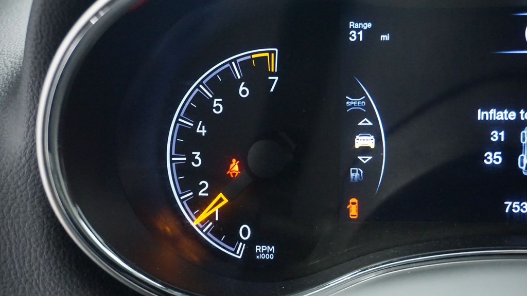 Thumbnail: 2021 Jeep Grand Cherokee - 45