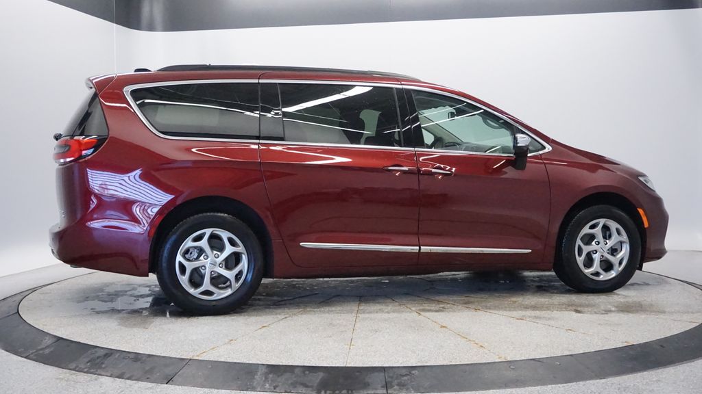 Thumbnail: 2023 Chrysler Pacifica - 8