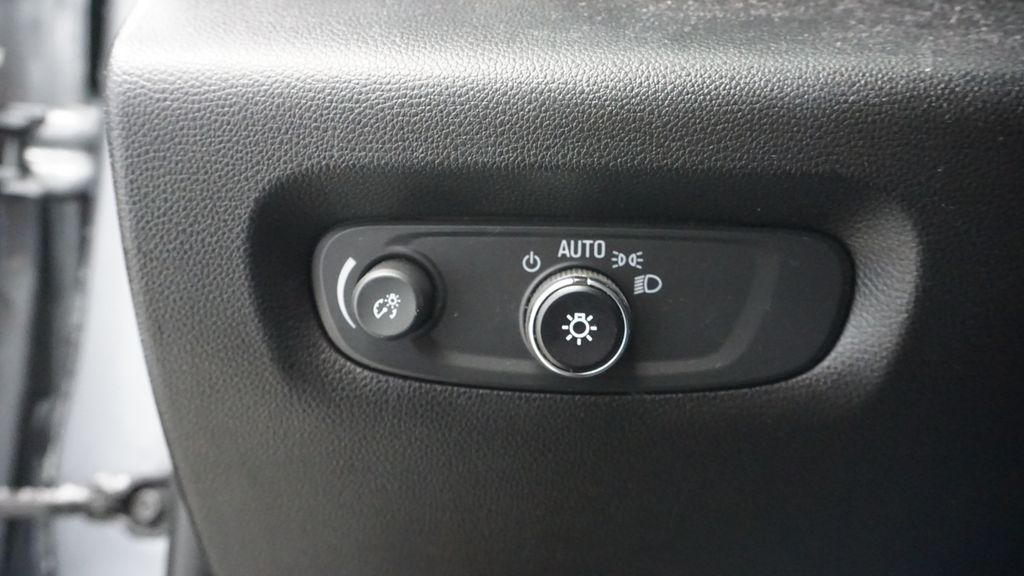 Thumbnail: 2023 Chevrolet Traverse - 31