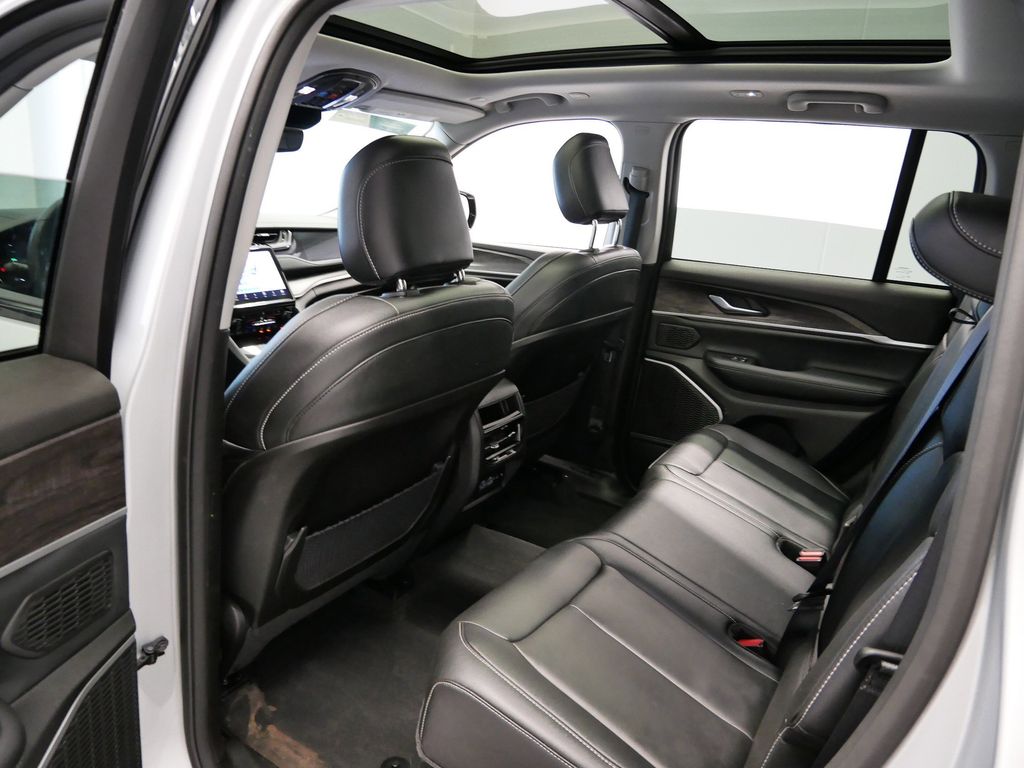 Thumbnail: 2022 Jeep Grand Cherokee - 24