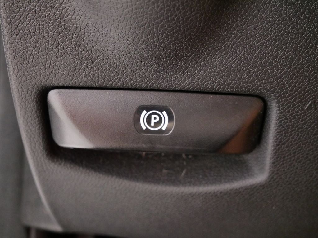 Thumbnail: 2011 Mercedes-Benz C-Class - 20