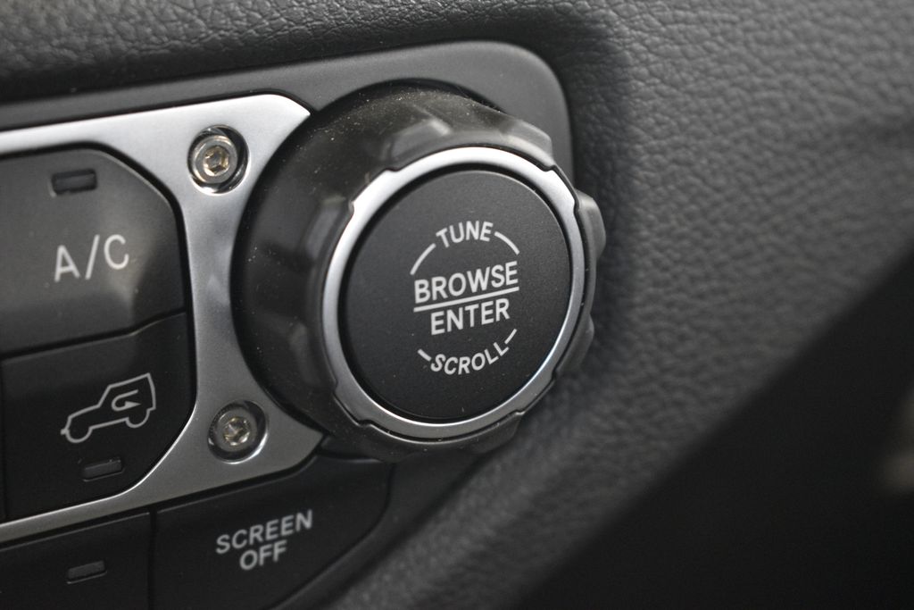 Thumbnail: 2025 Jeep Gladiator - 36