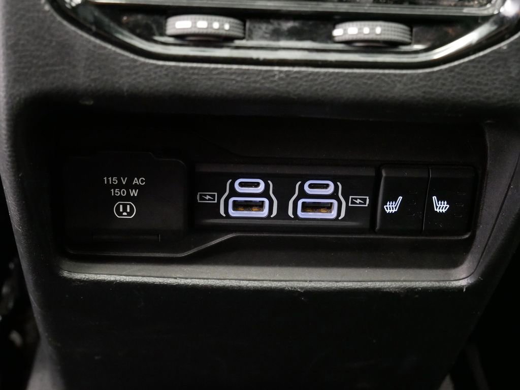 Thumbnail: 2022 Jeep Grand Cherokee - 24