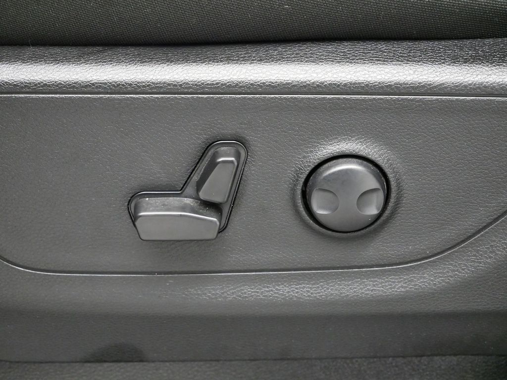 Thumbnail: 2025 RAM 1500 - 4