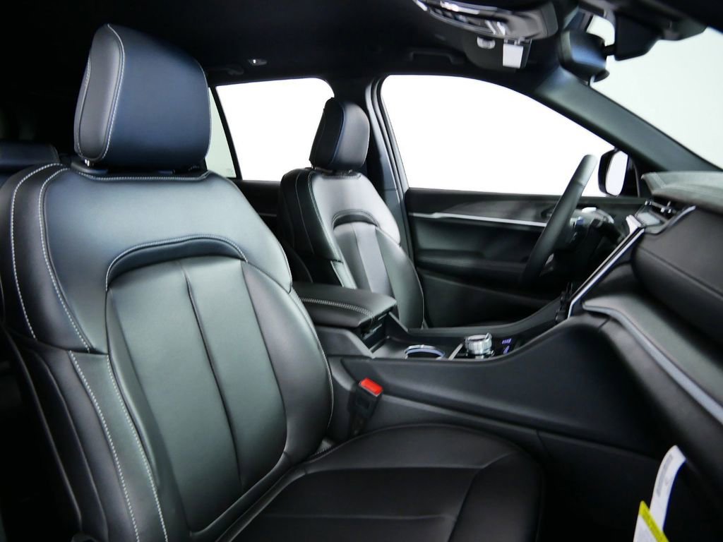 Thumbnail: 2025 Jeep Grand Cherokee - 23