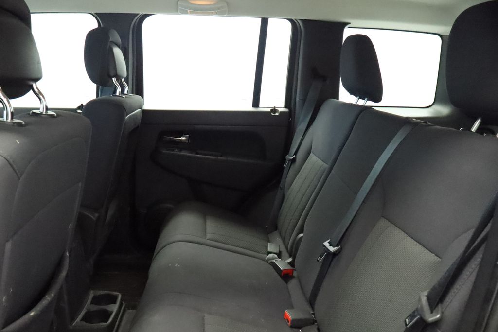 Thumbnail: 2012 Jeep Liberty - 16