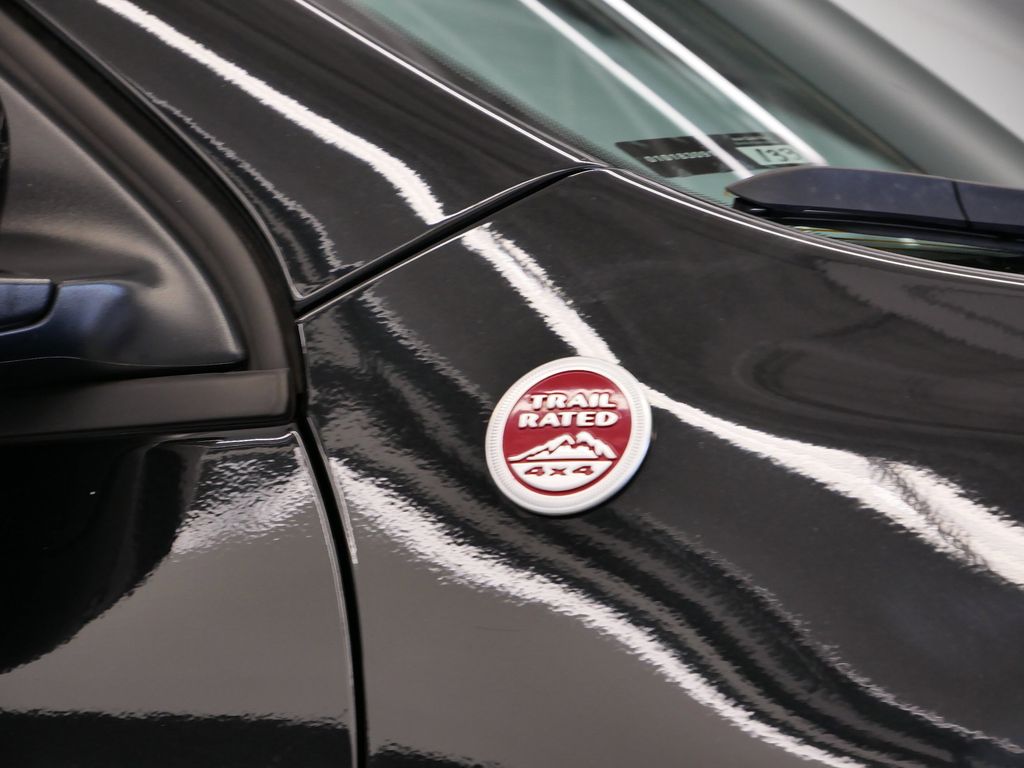 Thumbnail: 2022 Jeep Cherokee - 18