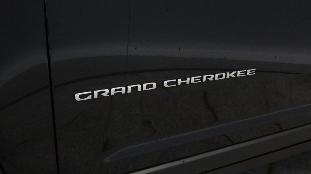 Thumbnail: 2023 Jeep Grand Cherokee - 10